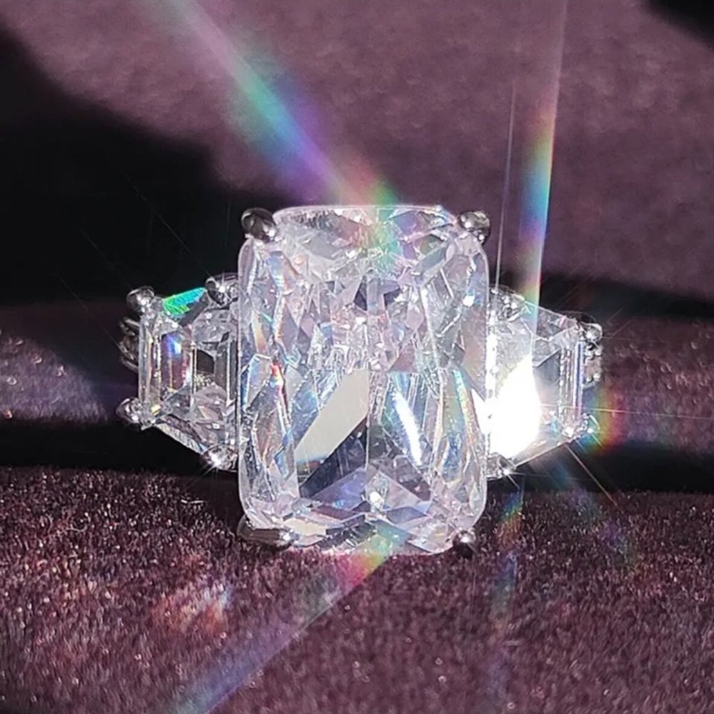 NEW ENGAGEMENT S925 STERLING SILVER DIAMOND RING, BEAUTIFUL RING, SHINY RING.